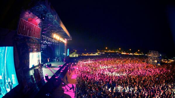 ArenalSound's tweet photo. ¡Brutal la actuación de @steveaoki ! #arenal2013 Una imagen vale más que mil palabras. http://t.co/TGIEoyYuxY