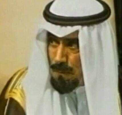 Ameera_kuw's tweet photo. قبل 23 سنه قالوا حق الشيخ جابر الأحمد ( الديره احترقت ما بقى منها شي ) قال: ابيها لو تراب#عسى مثواك الجنه يابوي ♡ http://t.co/pjg2S1Wanv