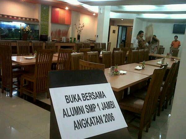 Suasana persiapan #bukberspensa06 -(‾▿‾)/ \(‾▿‾)-