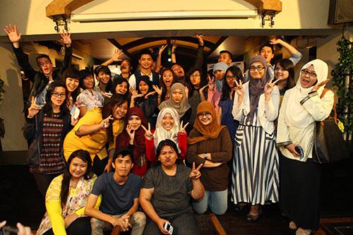 JohaNizer_ID's tweet image. Cie ada mimin #JohaNizer tuh Paling Depan &quot;@EksisNight: Kemaren sempet foto rame2 juga, serruuu.. #FAMEksisNight :D http://t.co/WZnX5Angij&quot;