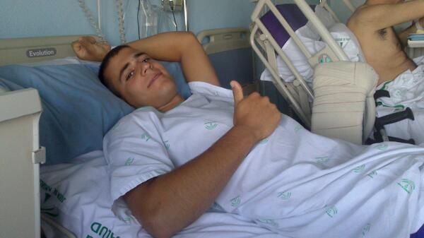 vilortas_'s tweet photo. Esperando a que me corten la rodilla jaja http://t.co/y97e02yIQ7