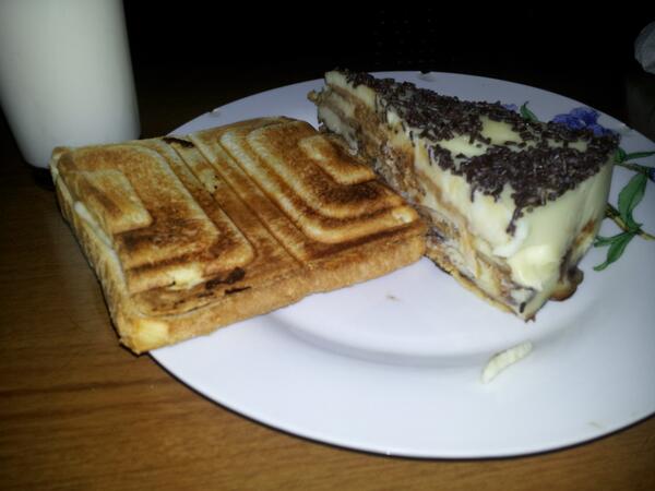 juannmiii's tweet photo. Un buwn desayuno jeejejejej http://t.co/m2rn48Pd8G