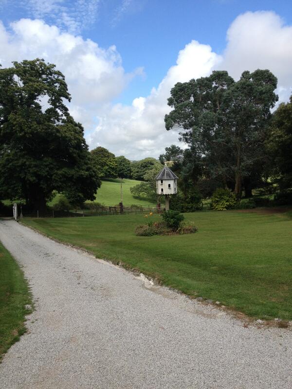 kaempen's tweet image. Wir warten auf Liz, die Vermieterin, um gleich einen Cream-Tea zur Begrüßung zu uns zu nehmen.
#uk2013 #lovecornwall