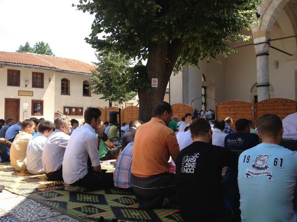 Saraybosna'nin Gazihusrevbey Camii'nde Ramazan'ın son cuması.