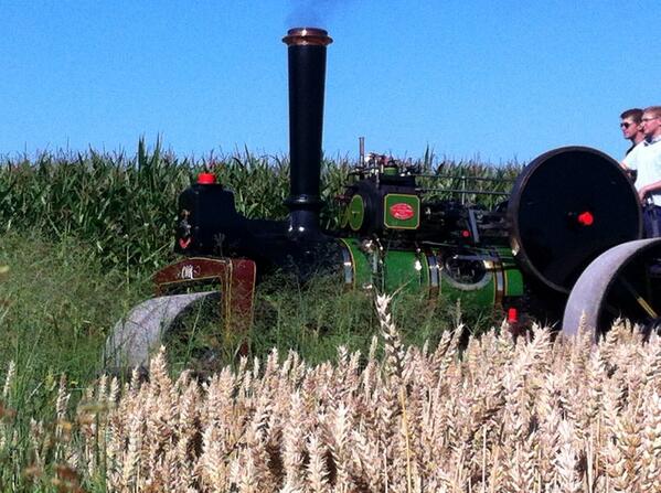 De rondrit van de stoommachines was weer een groot #succes. Morgen allemaal te zien bij de oldtimerdagen in Tilligte