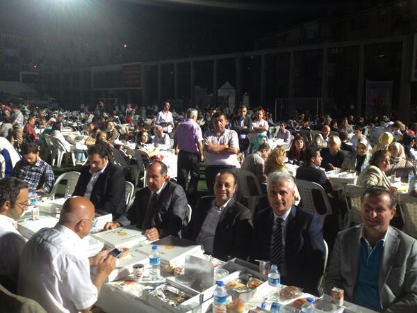 Ak Parti Fatih İlçe Teşkilatı'mızın Mimar Sinan Stadındaki iftar programında dava arkadaşlarımızla beraber olduk.