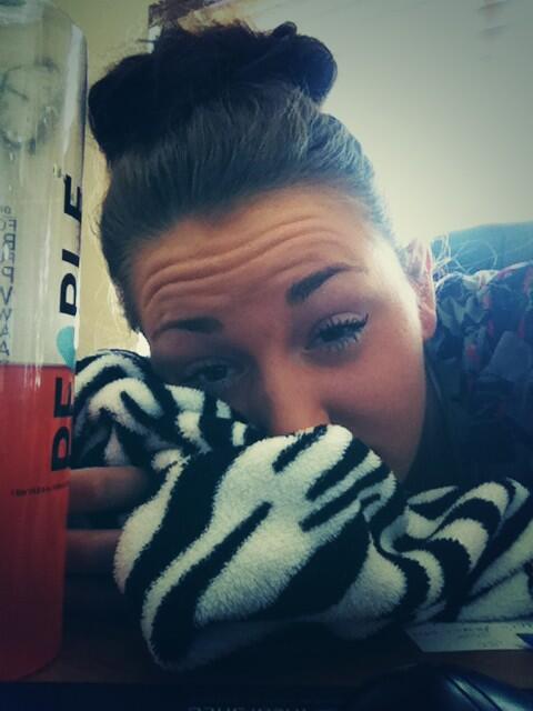LLexa08's tweet image. #livetweet "Working" ... #tryingtostayawake #lovemysnuggie