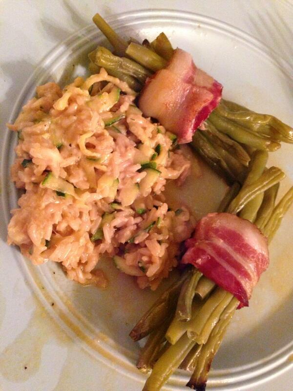 The_Tasty_Table's tweet photo. Cheesey Zucchini Rice and Green Bean Bundles. Get the #recipe at http://t.co/8MeQyD9Pmu #Yummy #Food  #comfortfood http://t.co/aMXy1m8Dlj