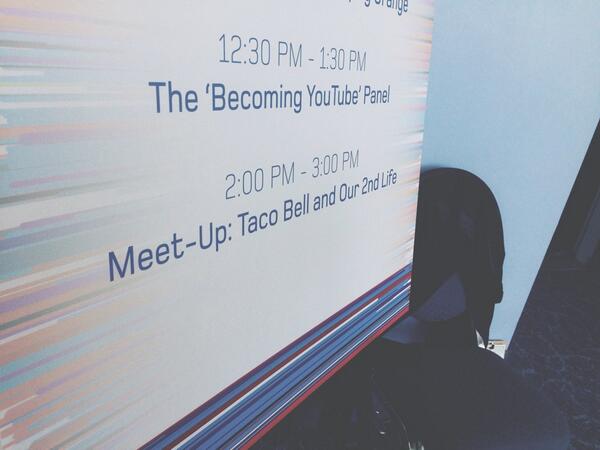 cristinaviseu's tweet image. FIRST I CAN BECOME YOUTUBE AND THEN I CAN MEET TACO BELL. #tacocon #VidCon