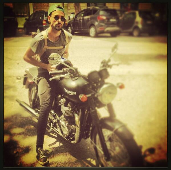 mengonimarco's tweet photo. #prontoacorrere con la mia #bonnie @Triumph MotorcyclesItalia http://t.co/LXnUQAkEIp