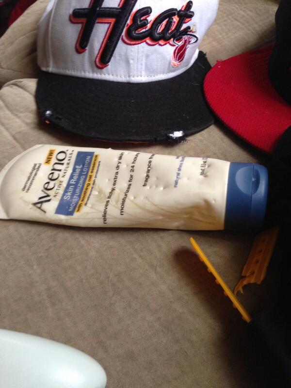 JoseAnticomb's tweet photo. Neptune's new #ChewToys http://t.co/v6F9u6M5Xx