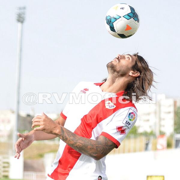 Rayo Vallecano, Larrivey si presenta con tanto entusiasmo: «Qui per restarci a lungo» (FOTO) 29 BQriknHCYAAg3p2