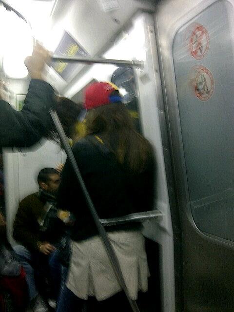 CHARINUT_ve's tweet photo. Las 3 mujeres mas lindas del subte D Argentino son 3 venezolanas!! Ya se llevaron a @catherine_fulop q mas quieren?? http://t.co/fDlwqTwMMs