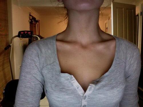 srtacomplejo's tweet image. Collarbones. #thinspo.