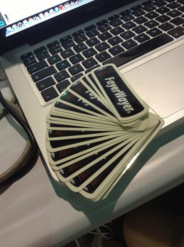 dianilux's tweet photo. Stickers de @FayerWayerMX solo tienen que encontrarme y traer su smartphone!  #CPMX4 http://t.co/AC78SKgFd0