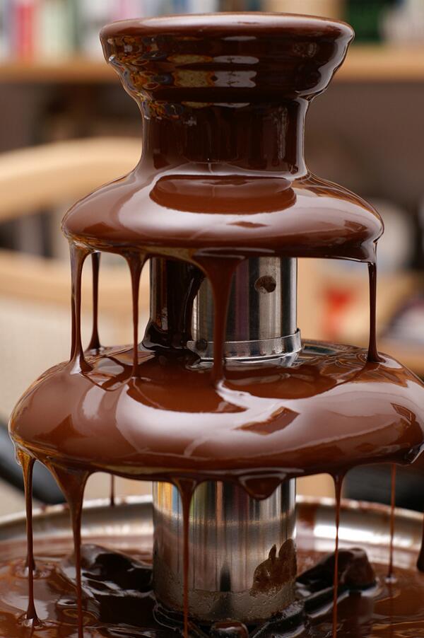 EatPorn's tweet photo. @rel8tableteen every teen loves chocolate dont they? http://t.co/4FVSgYH1vL