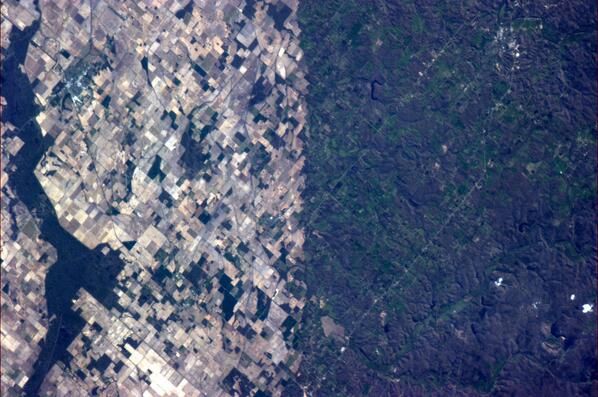 Cmdr_Hadfield's tweet image. Some land is good for farming, some not. Central USA.