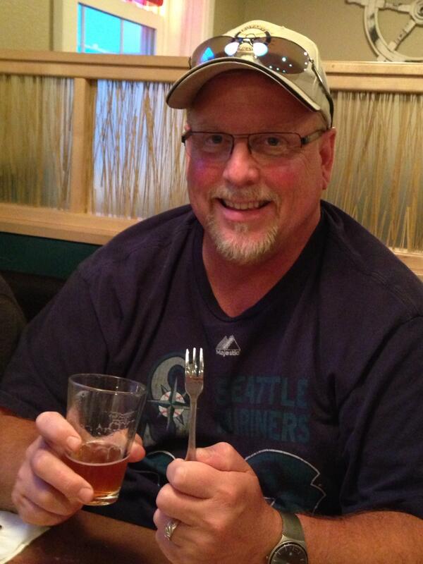 Lynnardb72's tweet image. My oh my did you grow or did your fork &amp;amp; glass shrink? #bighands #smallglass #tinyfork