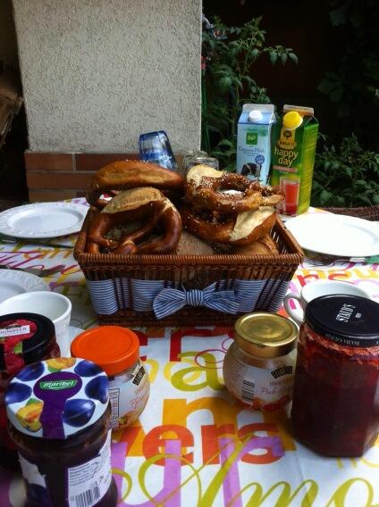 emilycarol4's tweet image. reason # 73108531 why I love Germany. #breakfastfood #germanbread 🍣☕😋