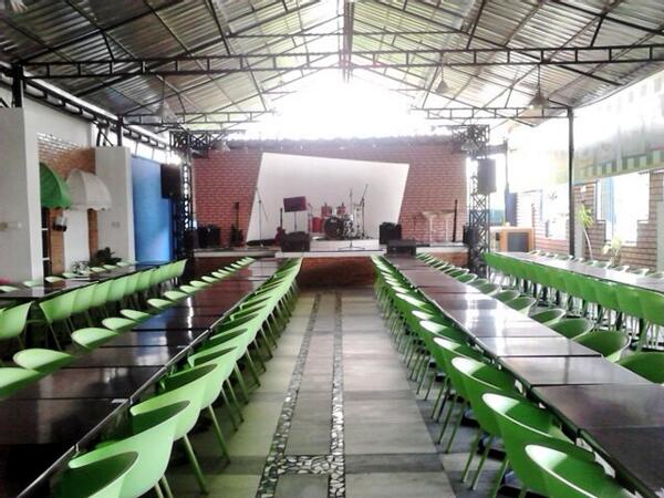 "<a href="/VenomMedan/">Venom Medan</a>: Ini nih tempat kita #BukberVenomenal nanti. Tepat di depan panggung. "