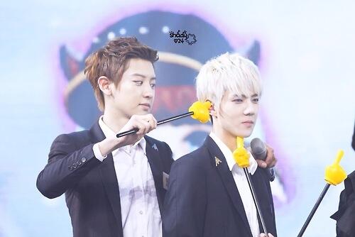 dhdyjz's tweet photo. ทุเรศศศศ ชานยอลเอาแคะหูอิเน่ เผลอเอามาอมกุจะฮานะ http://t.co/67I6o5TboZ