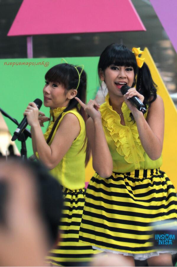 yurisdewandaru's tweet photo. Biarpun berdesakan, apapun kulakukan, demi memotret si rupawan :) @AnisaChiBi #SharePict #TOPPOPMNC 020813 http://t.co/bzRh529R75