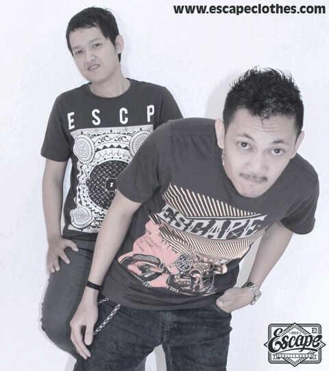 escpcloth's tweet photo. New Stuff!! ESCP CLOTH TSHIRT at @OompaLand Bali &amp; REALZM MLG !! grab fast. http://t.co/iDBV7WIssa