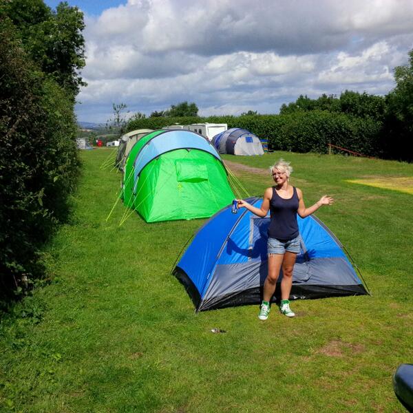 CommonsChris's tweet image. #crazylifestyle smallest tent here @jnash65 @sambarnett27