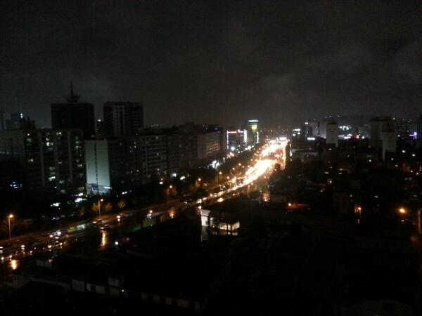 kdm0303's tweet photo. 비는..............내 가슴속까지는 씻겨주지 못한다. http://t.co/k9kbmnmPJN