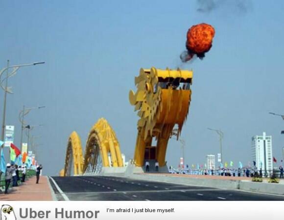 DavisNMS's tweet image. This bridge in Vietnam has a dragon that breathes fire - forlolsake.com/this-bridge-in…