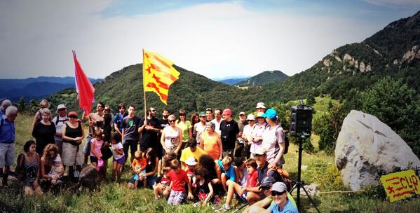 jcomajoan's tweet photo. Foto de família al 2n Aplec Xirinacs al pla de Cal Pegot. Memòria per immunitzar-nos contra la traició dels líders http://t.co/QnwCQBgukY
