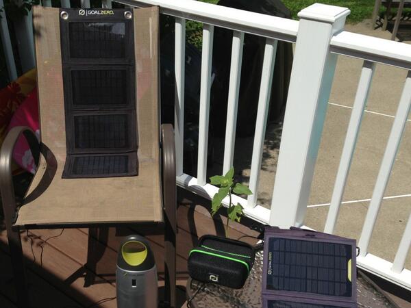 mikemuldoon's tweet image. Sunny Saturday. It's a happy sunflower and  #solartime  thanks @GoalZeroSolar
