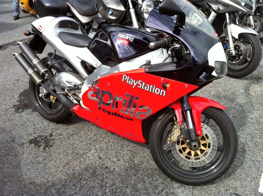 2ストレーサーレプリカ最速マシンだった 国産2ストのライバルだったアプリリア Rs250とは Motorz モーターズ クルマ バイクをもっと楽しくするメディア