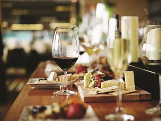 Final few left! Seattle: ART Restaurant: Dinner and Wine for Two local.amazon.com/seattle/B00E4X…