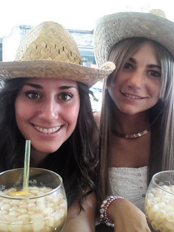 JenniferArtes's tweet photo. De mojiitada con @GemaDharo  en @pubatlantis #fiestaibicenca  :-) http://t.co/NW6vF121DS
