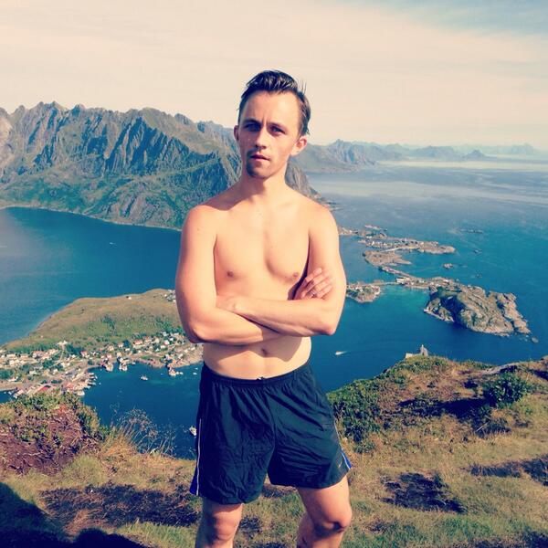 SondreLerche's tweet photo. Reine, Lofoten. Come for the cello-festival, stay for the climb. #cellolyd2013 http://t.co/TScpairZs7