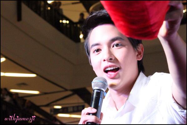withjamesji's tweet photo. [02/08/13] เจมส์จิ งานโตโยต้า ที่สุราษฎร์ฯ #1 (Fhoto by salapaoneww) http://t.co/KiNUGwmyMD