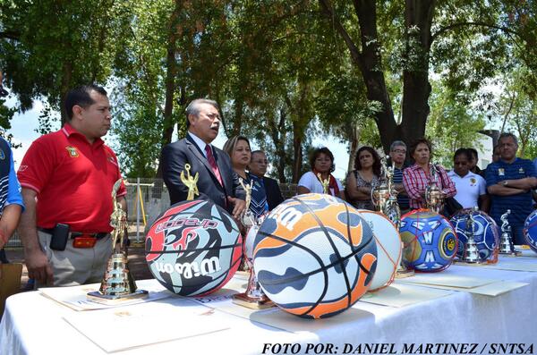 DOMSNTSA's tweet photo. El día de ayer en el Cierre de la jornada Deportiva en el Dep. Los Pinos, Cuautitlán. http://t.co/YMx7qHyIyS