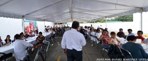 DOMSNTSA's tweet photo. El dia de ayer Festejo con padres de familia en el Hospital General de Chalco http://t.co/CQUlgb0HVM