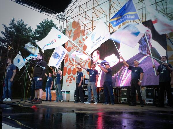 RuPol555's tweet photo. Работающая молодёжь! Суррвые ребята! #Селигер #Селигер2013 #Seliger2013 #ГражданскийФорум http://t.co/EVNFvMCfJb