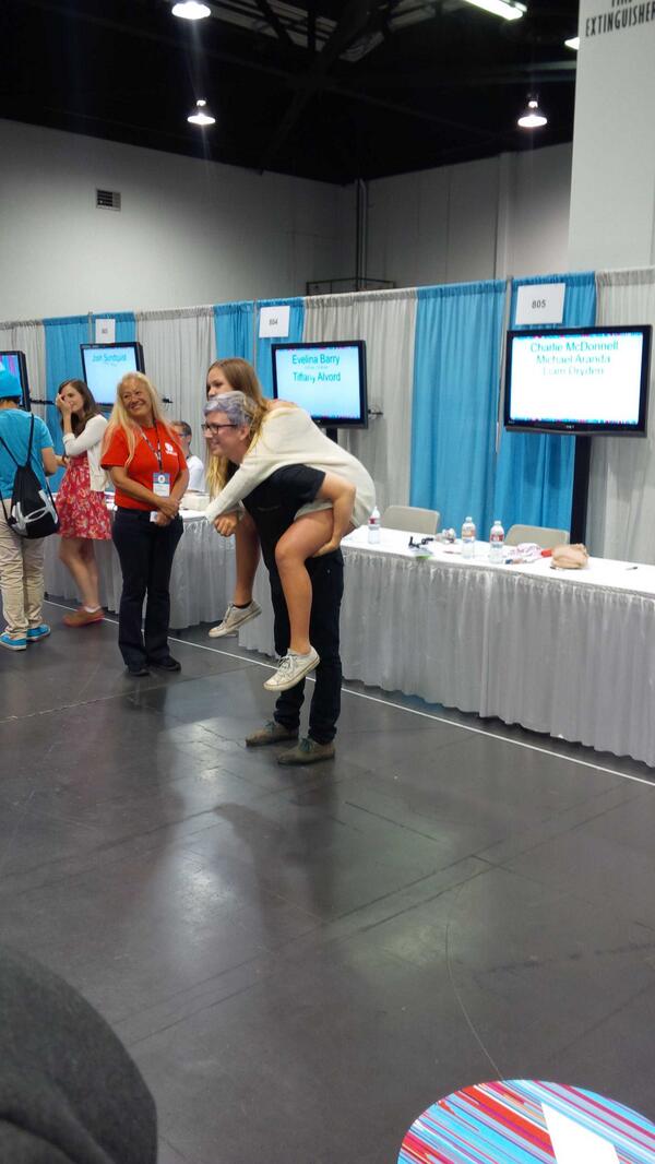 GreenZebraGal's tweet photo. Tyler Oakley will do just about anything for his fans. #tylercon #vidcon http://t.co/5fmUJi4uTf