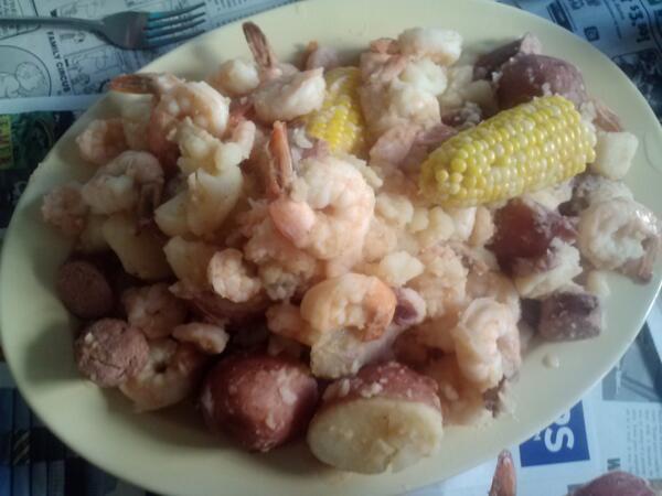 NoelleP555's tweet image. Low country boil...thanks- @TerraLocal #corn #delicious