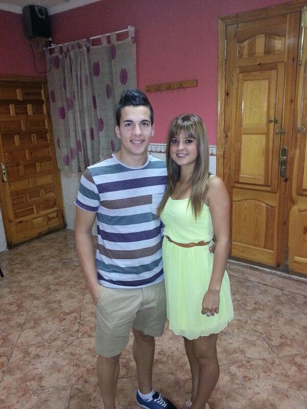 Perico7molina's tweet photo. Una foto con la más guapa. @miriammolina94 espero que te lo pases muy bien en tu día.a :))) http://t.co/CAHOk41Dam
