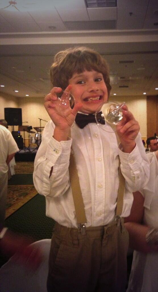 Emma3Emma's tweet photo. He tapped on the glass a little to hard😂👰💏 @hammyeric3  @sarahroth33 @broseyandme @broth57 @b_moore @zagmom1 http://t.co/uWQ2A9mQfe