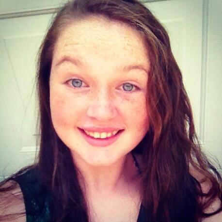 chanel_ali's tweet photo. Posting selfies. - Ashley x. http://t.co/bC38cT4TMr