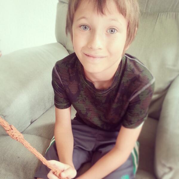 poison_nv's tweet image. My son made one too! #nerdspawn #harrypotter #wands #diy