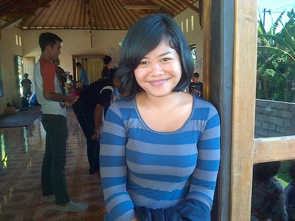 Ketua acara kita, Laksmi Satria a.k.a Dati yang lagi ngawasin anak-anak super semangat :D