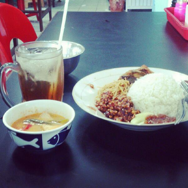 DeadThree's tweet photo. Makan dulu biar puasanya tahan sampe bedug Maghrib ntar.. ;-) http://t.co/bI4M9X7IKT