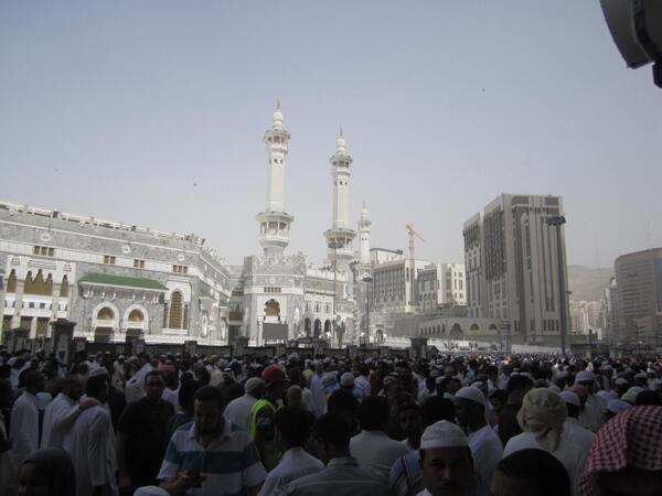 JARtravels's tweet image. Madinah &amp;amp; Mekkah penuh sesak di 10 hari terakhir Ramadhan, umroh di waktu ini butuh tenaga ekstra. #JARofTips