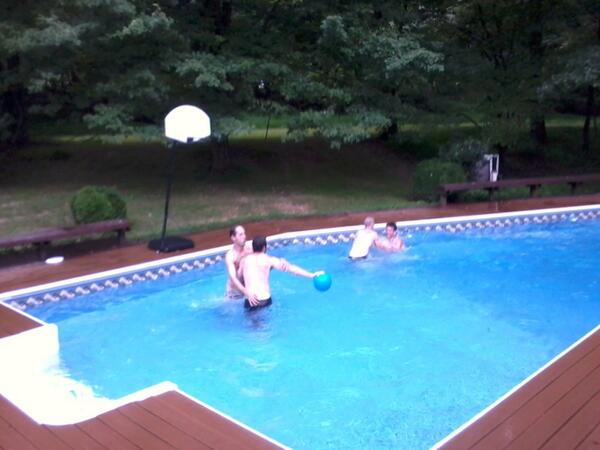 bigmuffnuts's tweet image. @jcfoster18 I can't foul him any harder. #poolhoops #walktheplank